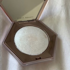 Fenty Beauty Diamond Bomb Highlighter